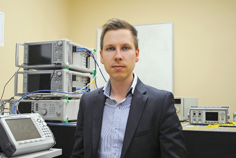 Jaunais zinātnieks Sandis Spolītis Telekomunikāciju institūta laboratorijā.
Autors: Foto no personiskā albuma.