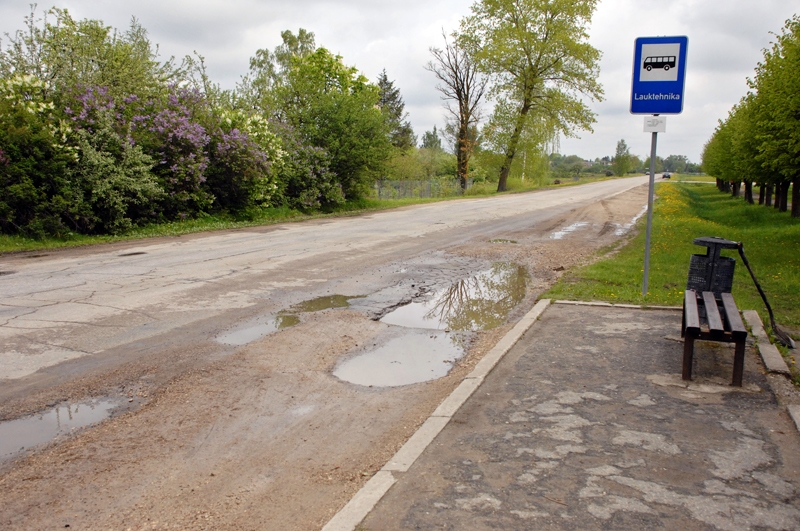 Pieturvietas «Lauktehnika» Īslīces pagastā šonedēļ solīts salabot. 
Autors: Foto – Ivars Bogdanovs