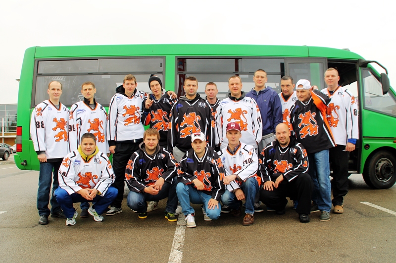 Hokeja kluba «Bauska» sportisti dodas uz amatieru turnīru Minskā.
Autors: Uldis Varnevičs