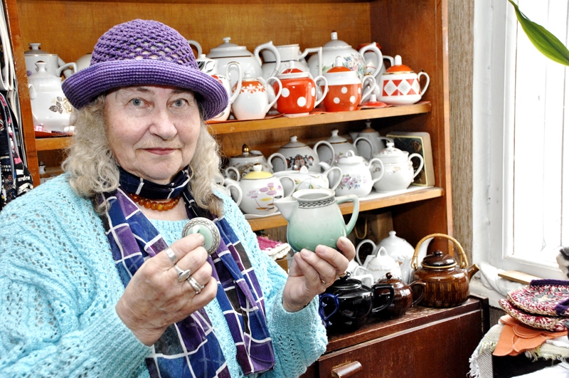 Irmas Bērziņas tējkannu kolekcijā dominē oranžie toņi.
Autors: Ivars Bogdanovs