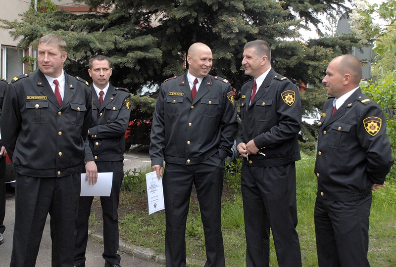 Bauskas daļas ugunsdzēsējus glābējus līdz ar kolēģiem no citiem Zemgales novadiem trešdien sveica Jelgavā.
Autors: Ivars Bogdanovs
