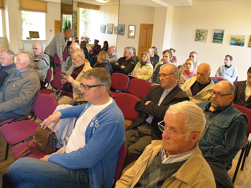 Tikšanos ar pašvaldības deputātiem un izpildu amatpersonām apmeklēja ap 40 novada iedzīvotāju.
Autors: Antra Ērgle