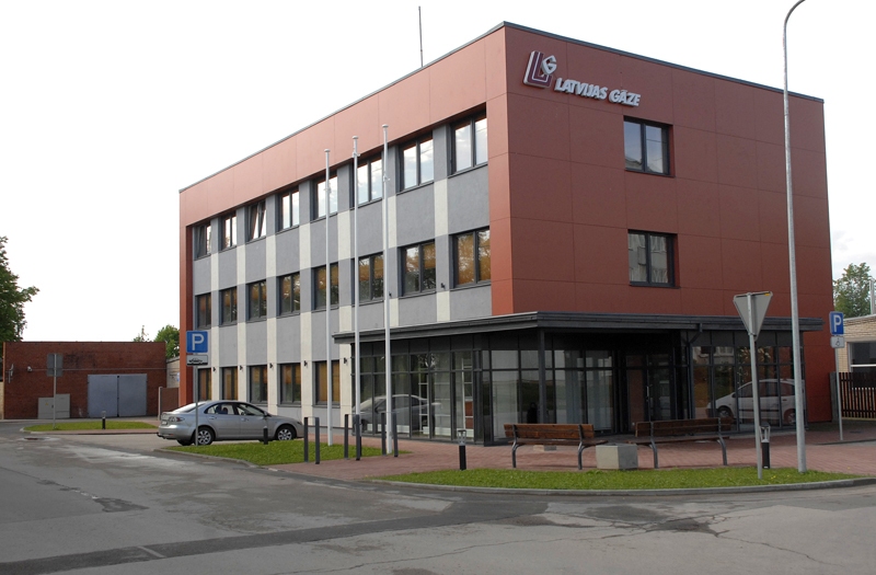 Akciju sabiedrības «Latvijas Gāze» Bauskas iecirkņa kantora ēka gada laikā pārvērtusies līdz nepazīšanai. Pirmos klientus te plānots apkalpot maija beigās. 

Autors: Ivars Bogdanovs