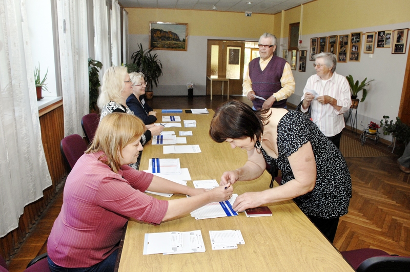 Bauskas novada Īslīces pagasta vēlēšanu iecirknī divās dienās nobalsojuši 1,5 procenti vēlētāju jeb 41 pilsonis no sarakstos iekļautajiem 2726 balsstiesīgajiem.
Autors: Foto – Ivars Bogdanovs