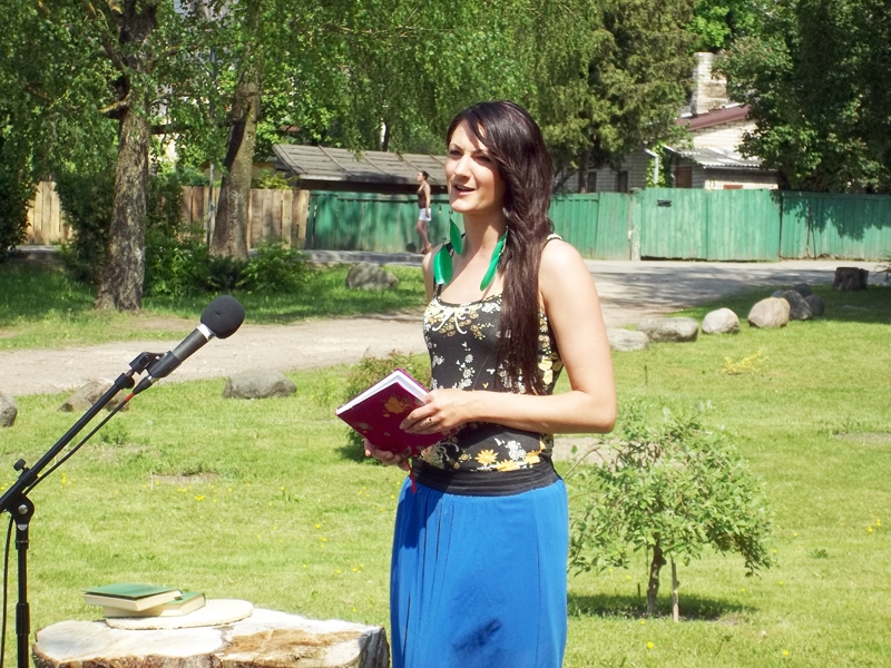 Savus dzejoļus lasa Vita Dūra.
Autors: R. Keiša