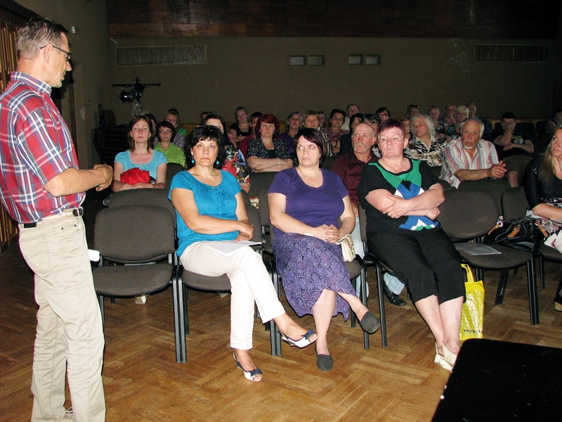 Misas tautas namā sanākušos uzrunāja Vecumnieku novada domes priekšsēdētājs Rihards Melgailis.
Autors: Vilnis Auzāns