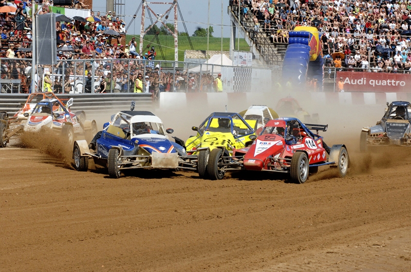 Eiropas autokrosa čempionāta Bauskas posmā atļauts braukt bija 93 sportistiem. 
Autors: Ivars Bogdanovs