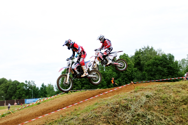 Ralfs Edgars Ozoliņš (777. numurs) Pīlādžu trasē cīnās ar krievu sportistu Daņilu Kolotuškinu. 
Autors: Uldis Varnevičs