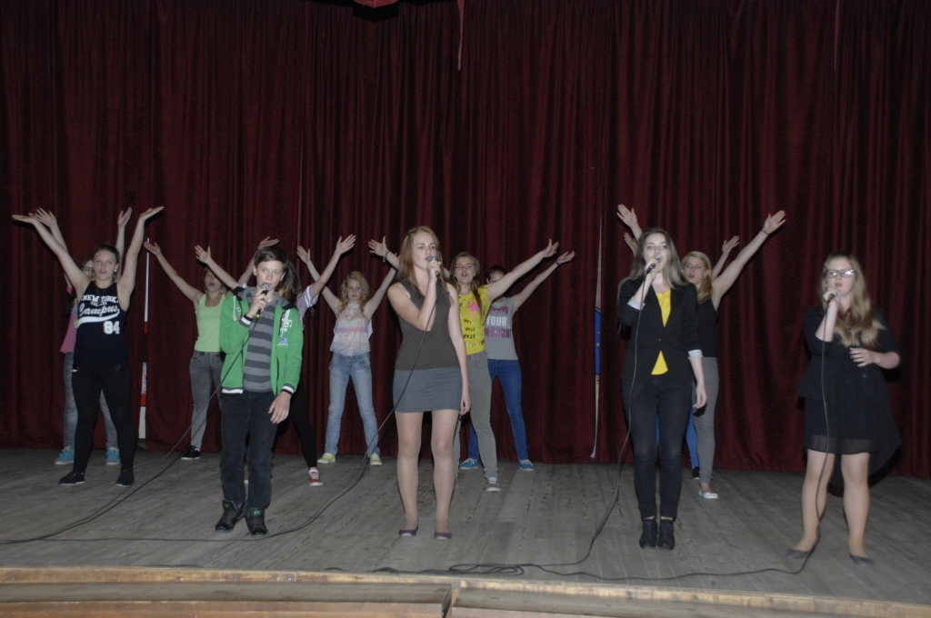 Audzēkņi Pilsrundāles vidusskolā klātesošajiem rādīja, ko darījuši divus gadus projektā «One More Star for Europe».

Autors: Ivars Bogdanovs