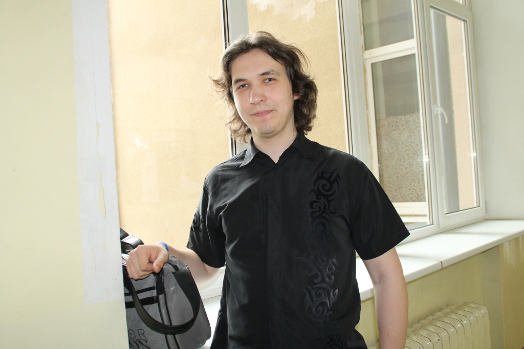 Ritvars Māsāns valsts fizikas olimpiādē saņēmis atzinību, tagad izvēlējies kārtot eksāmenu šajā priekšmetā. 
Autors: Uldis Varnevičs