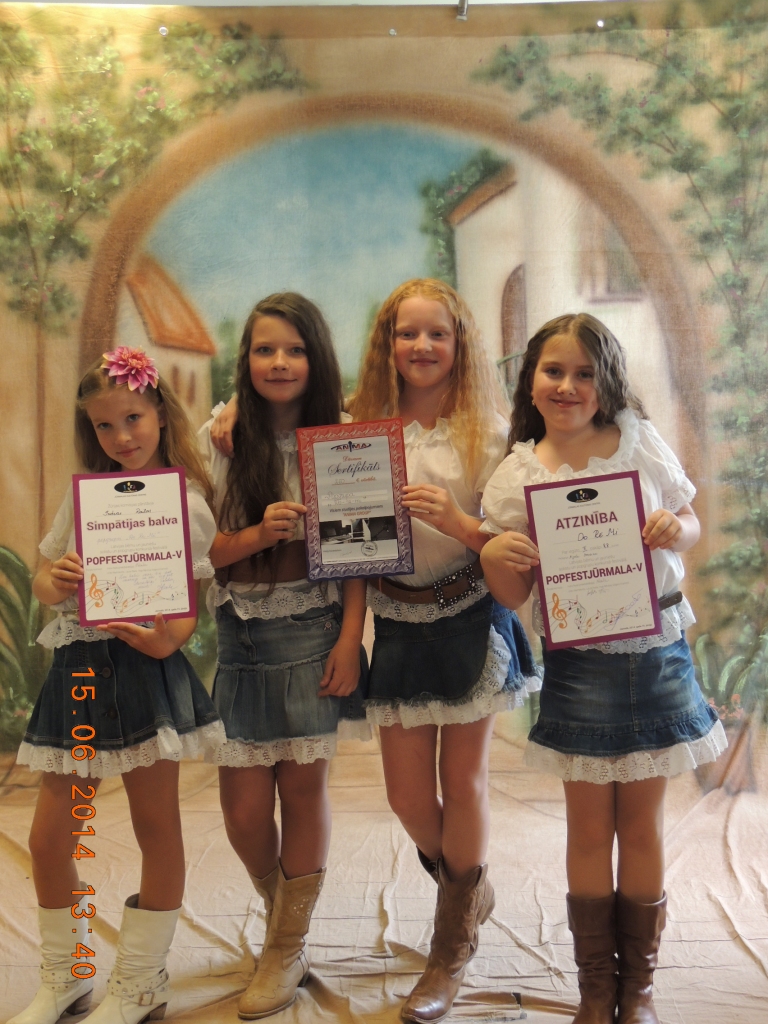 Bērnu un jauniešu solistu un popgrupu festivālā «Popfest Jūrmala» svētdien, 15. jūnijā, meiteņu grupa «DoReMi» no Bauskas ieguva otro pakāpi un augstu žūrijas atzinību.
Autors: No albuma.