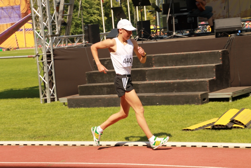 Raivo Saulgriezis Latvijas čempionātā soļošanā 20 kilometru distancē izcīnīja bronzas medaļu. 
Autors: No arhīva.