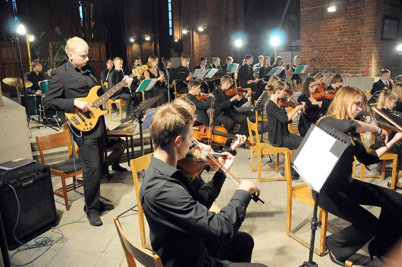 Labdarības koncertā Rīgas Sv. Pētera baznīcā.
Autors: Foto no simfoniskā orķestra «Draugi» arhīva.