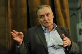 Latvijas Nacionālā teātra aktierim novadniekam Uldim Dumpim tituls «Bauskas novada Goda pilsonis» piešķirts 2013. gadā.
Autors:  www.diena.lv