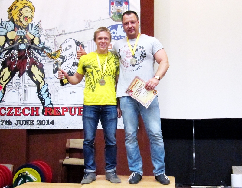 Intars Baumanis un Andis Kaspars pasaules pauerliftinga komitejas (GPC) rīkotajā Eiropas čempionātā Čehijā. 
Autors: no A. Kaspara albuma