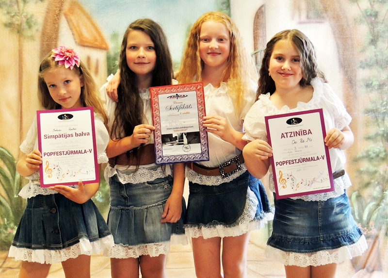 Baušķenieces mūzikas festivālā Jūrmalā izcīnīja otro pakāpi un iespēju ierakstīt pirmo albumu.
Autors: no personiskā albuma