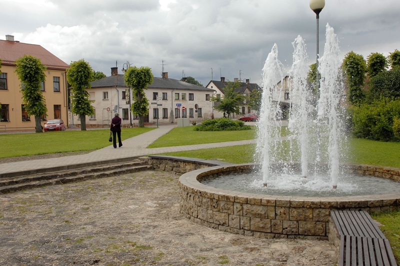 Saules dārzā Bauskā atjaunota strūklaka. Līdzās tai pēc mēneša būs skatāms piemineklis Vilim Plūdonim. 
Autors: Ivars Bogdanovs
