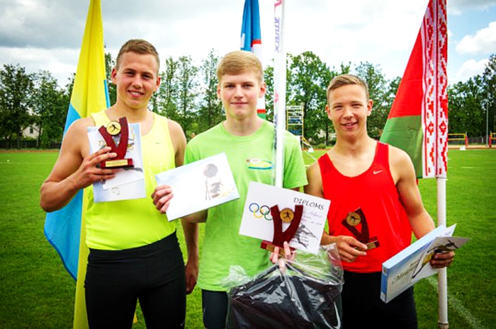 Godalgotas vietas izcīnīja šķēpmetēji Kristaps Jaunpujens (no kreisās) un Roberts Gļauda (no labās).
Autors: Zigismunds Zālmanis, lat-athletics.lv