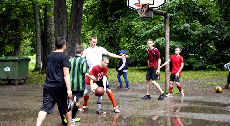 Ielu basketbols Svitenē – sacenšas komandas «All Stars» un «Tavs sencis». 
Autors: Ivars Bogdanovs