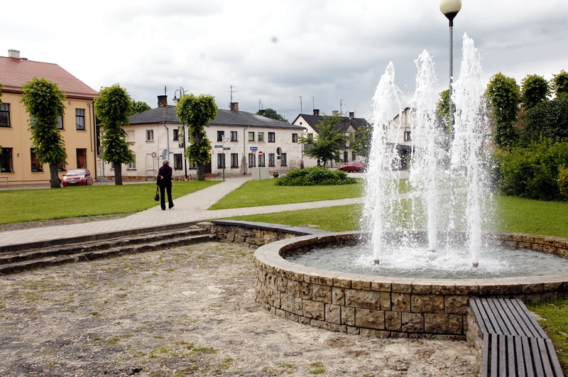 Strūklaka atjaunota Saules dārzā Bauskā. Līdzās tai pēc mēneša būs skatāms piemineklis Vilim Plūdonim. 
Autors: Ivars Bogdanovs