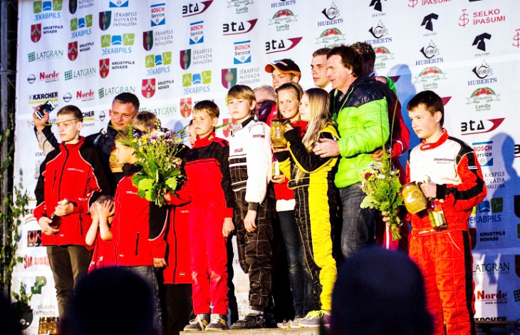 «Mēmeles sporta» ūdensmotosporta komanda uz pjedestāla augstākā pakāpiena. 
Autors: Foto – Viesturs Lācis