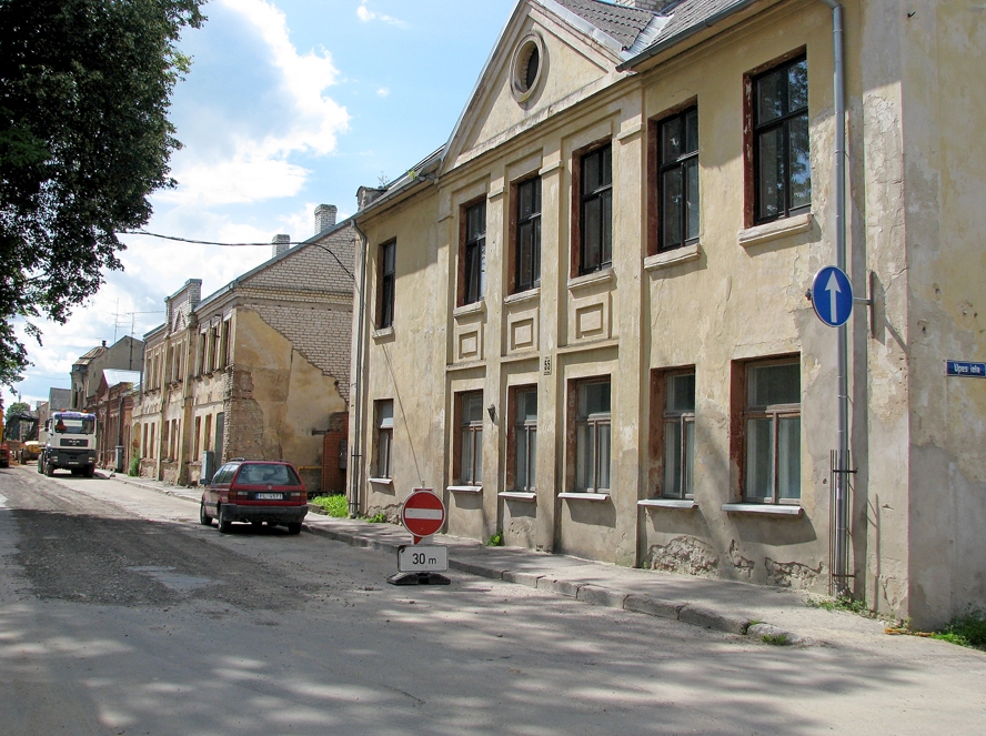 Pašlaik Rīgas iela posmā no Salātu ielas izbraucama līdz Upes ielai. 
Autors: Vilnis Auzāns