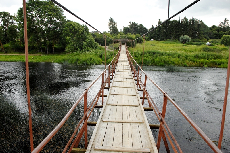 Gājēju tiltiņš pār Mūsu pagājušajā nedēļā ticis gan postīts, gan slēgts, gan salabots un kustībai atkal atvērts.
Autors: Ivars Bogdanovs