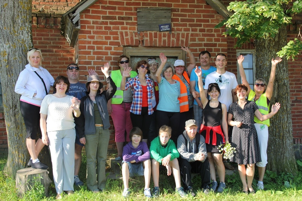 Ar velosipēdiem no Rundāles uz Žeimes pilsētas svētiem devās 18 aktīvisti. 
Autors: No albuma.