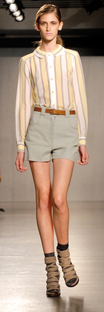 Pusaudzes nereti tiecas sasniegt modeles standartus, taču vecākiem svarīgi meitas atbalstīt un mudināt pieņemt un mīlēt savu ķermeni, kāds tas ir.
Autors: no galleryhip.com