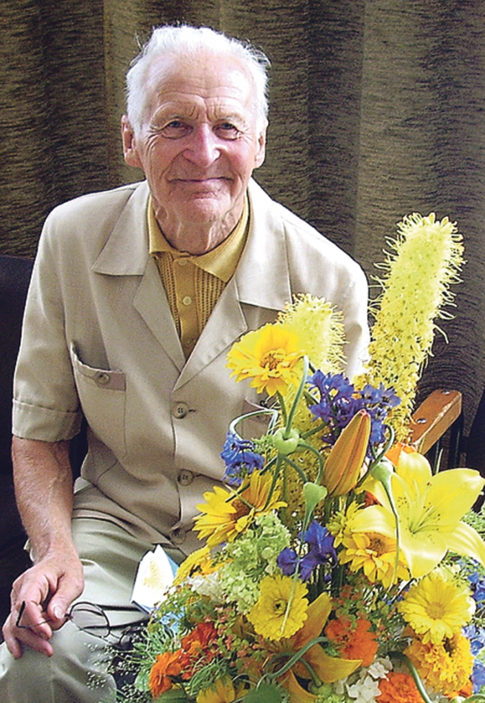 Jānis Vasarietis ir pazīstams Vecumnieku lepnuma – liliju – selekcionārs.
Autors: Foto no «Bauskas Dzīves» arhīva.