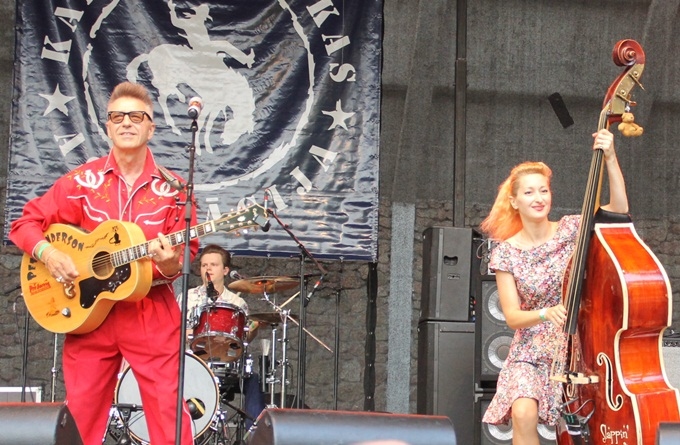 Uz skatuves Pits Andersons (no kreisās) un grupa «Swamp Shakers». 
Autors: Uldis Varnevičs