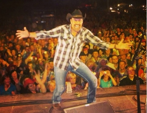 Billijs Jeitss priecājas par iespēju uzstāties Bauskas Kantrimūzikas festivālā. 
Autors: No albuma.