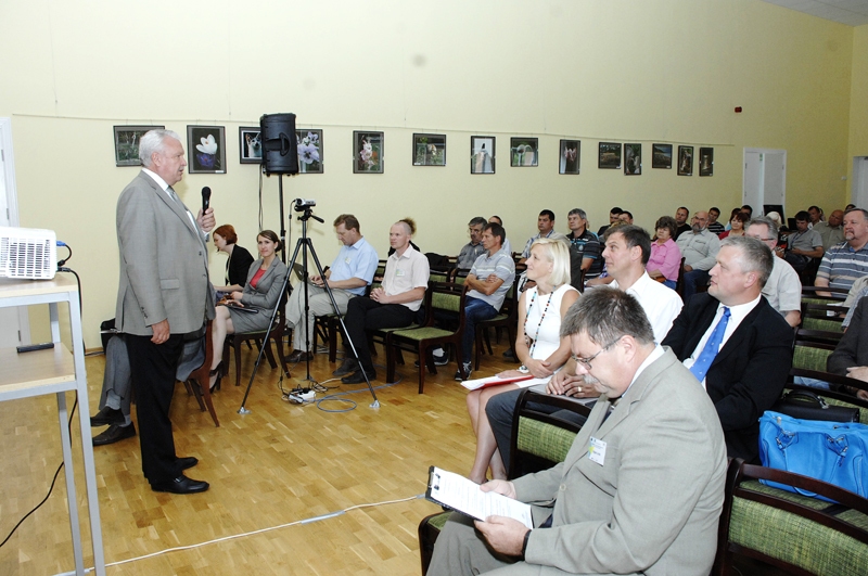 Jānis Dūklavs, zemkopības ministrs (ZZS), lauksaimniekiem vairāk vēstīja paša nostāju, bet uz visiem jautājumiem skaidras atbildes nesniedza.
Autors: Foto – Ivars Bogdanovs