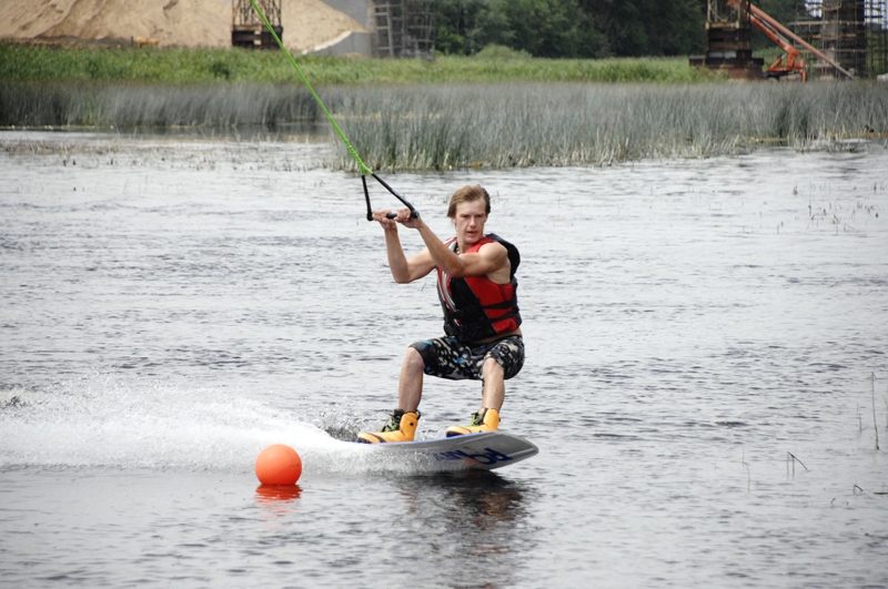 Modris Lešinskis demonstrē savas prasmes «lidot» virs Mūsas ūdeņiem.
Autors: Ivars Bogdanovs
