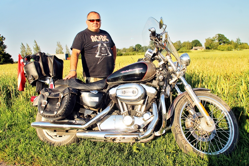 Raiti Garo priecē braucieni ar savu «Harley Davidson» motociklu. 
Autors: Uldis Varnevičs