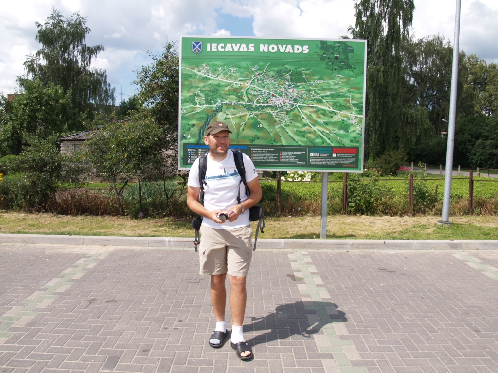 Iecavā Aivars Noviks-Grasis atvilka elpu pirms gājiena līdz Rīgai.
Autors: Antra Ērgle