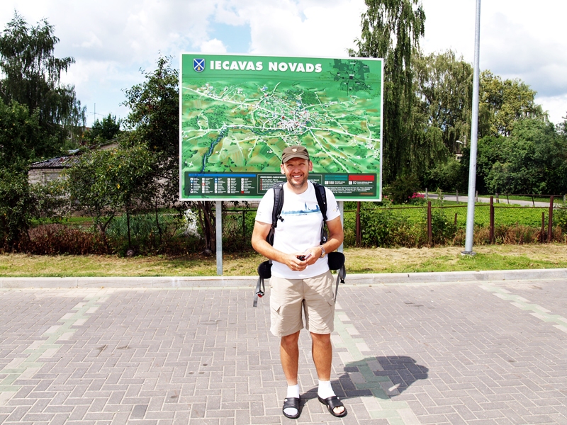 Iecavā Aivars Noviks-Grasis atvilka elpu pirms gājiena līdz Rīgai.
Autors: Antra Ērgle