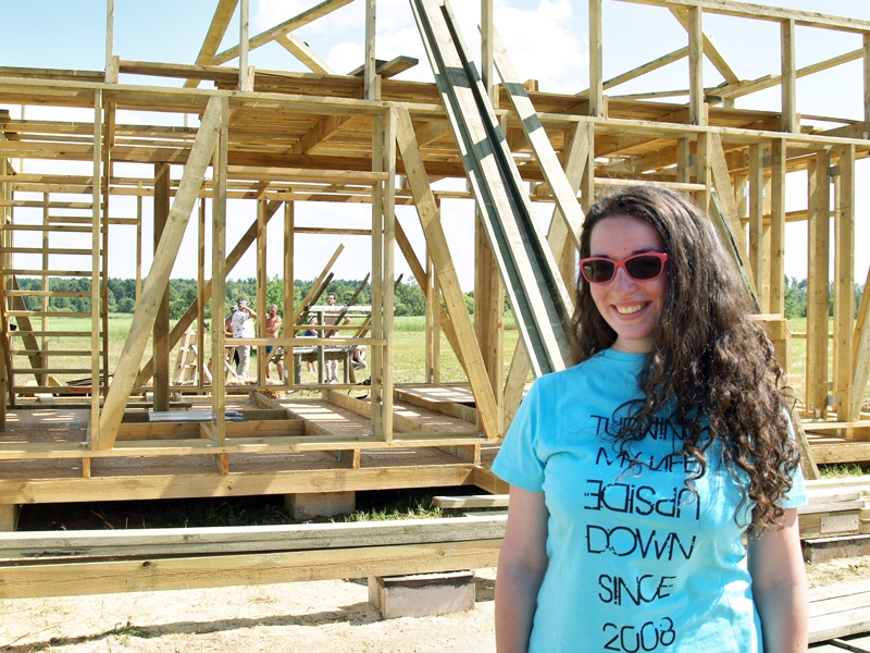 Marianna Lipņicka pie topošās «Biovilles» mājas.
Autors: Antra Ērgle