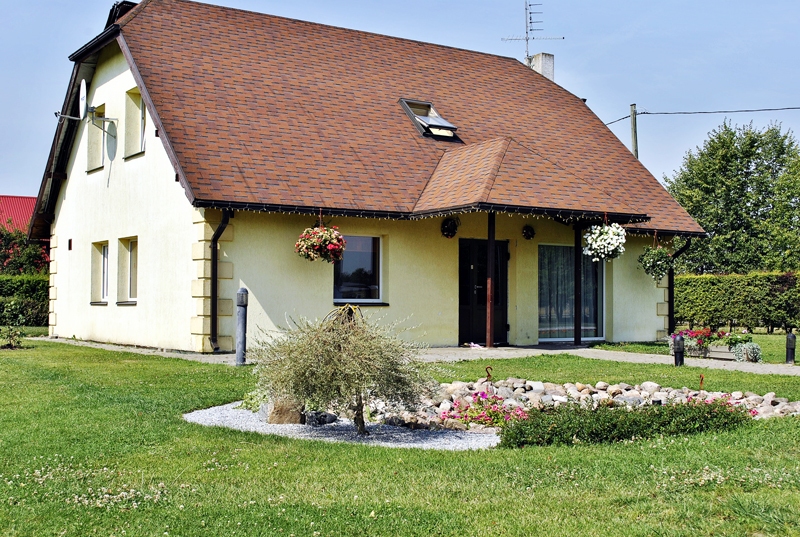 Šnitku ģimenes māja «Skujas» Saulainē.
Autors: Foto – Māris Krūmiņš