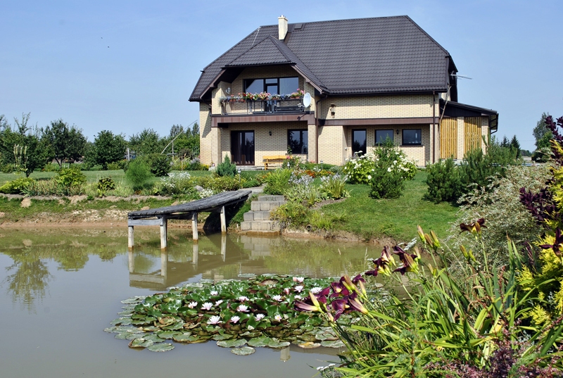 Rundāles pagasta komisija secina, ka sētas ar katru gadu kļūst skaistākas. 
Autors: Māris Krūmiņš