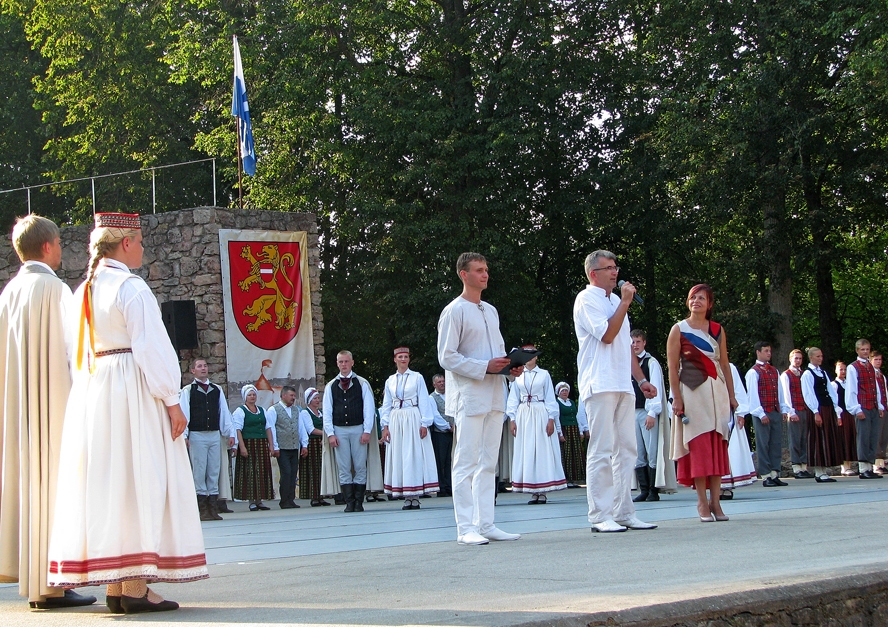 Bauskas novada svētku noslēguma koncerta «Ziedu vijas un melodijas» atklāšana. 
Autors: Vilnis Auzāns