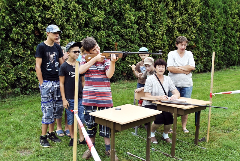 Vislielākā konkurence bija šautriņu mešanā un šaušanā mērķī.
Autors: Zane Gorškova