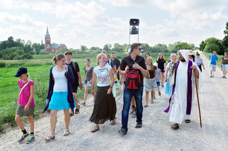 Ticīgo grupa no Bruknas ceļā uz Aglonu.
Autors: Ilmārs Znotiņš