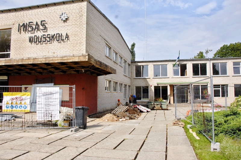 Būvdarbi Misas vidusskolā ritēja arī karstajā laikā.
Autors: Ivars Bogdanovs