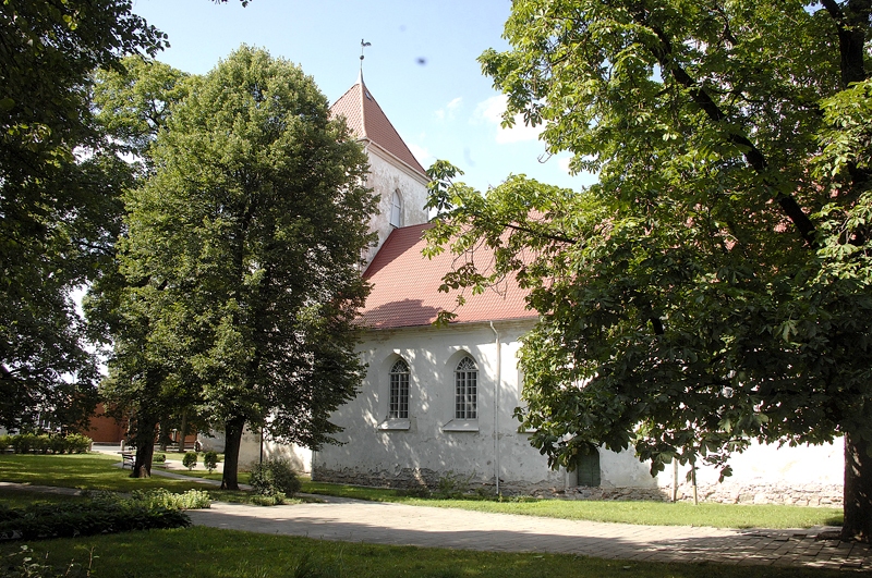 Dievkalpojumi Bauskas luterāņu baznīcā ir katru svētdienu pulksten 10. Ceturtdienas vakaros pulksten septiņos norit svētbrīži.
Autors: Ivars Bogdanovs