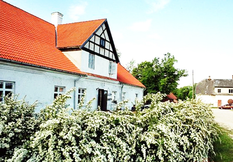 Baltajā mājā konkursa komisijai uzstāsies amatiermākslinieki.
Autors: No «Bauskas Dzīves» arhīva.