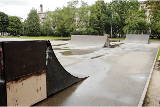 Skeitparks Bauskā savu laiku ir nokalpojis. Rampas vairs nav labojamas, to vietā jābūvē jaunas. 
Autors: No arhīva.