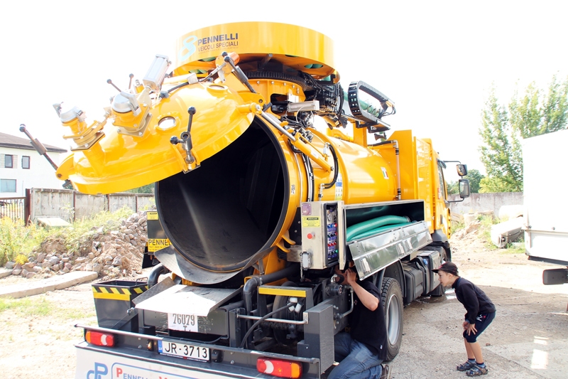 SIA «Bauskas ūdenssaimniecība» 19. augustā prezentēja jauno asenizācijas mašīnu.
Autors: Uldis Varnevičs