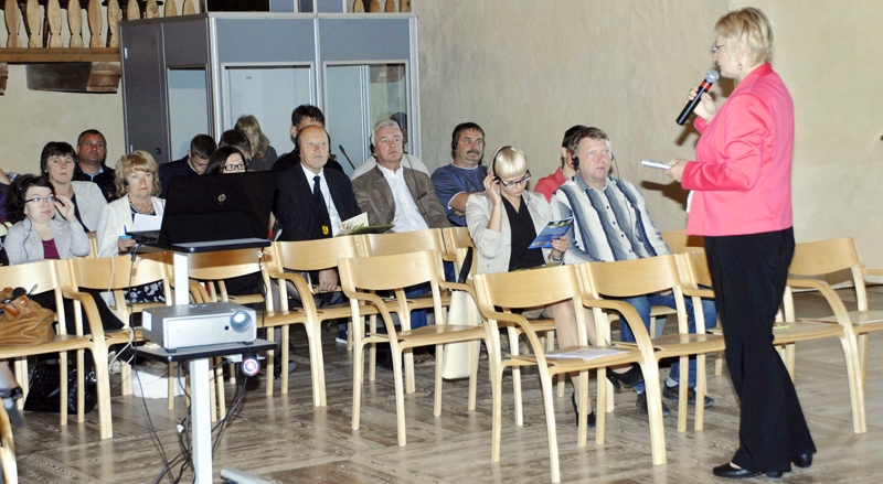 Antra Jansone (no labās), Valsts reģionālās attīstības aģentūras Latvijas un Lietuvas pārrobežu sadarbības programmas apvienotā tehniskā sekretariāta vadītāja, norādīja, ka nākamā gada sākumā varētu būt jaunas aktivitātes. 
Autors: Ivars Bogdanovs