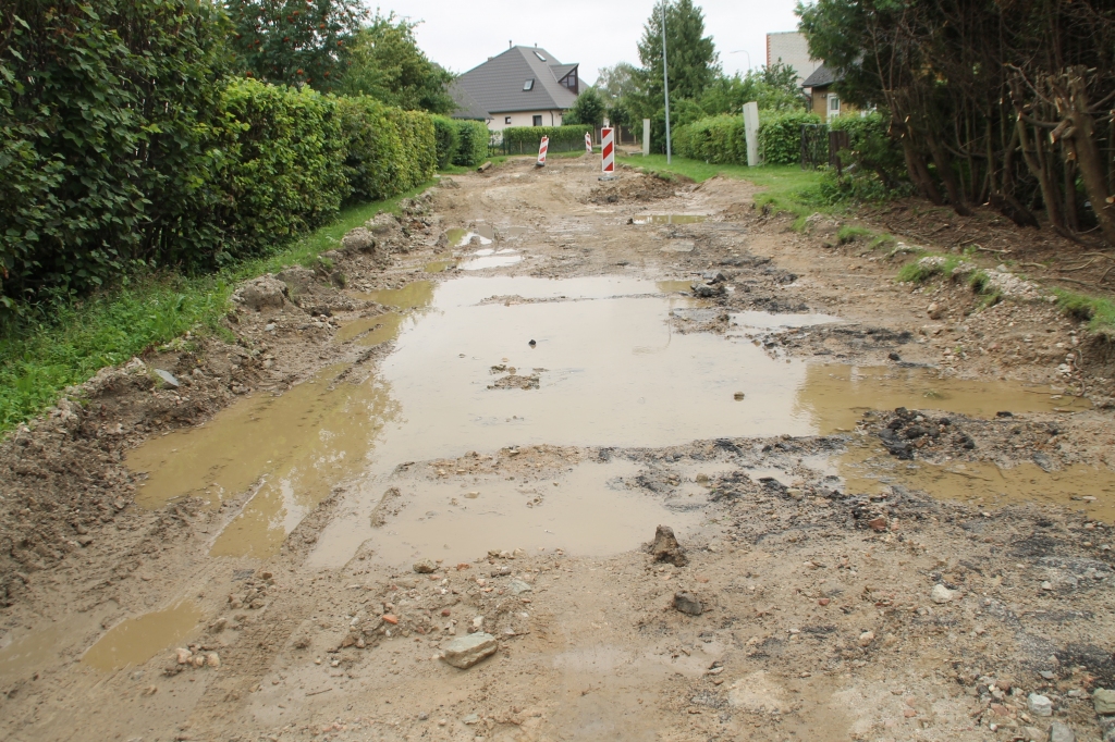 Bauskas novada domes amatpersonas plāno atsākt darbus 1. maija ielā. 
Autors: Uldis Varnevičs